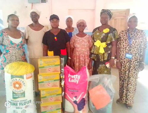HDI visitation to Great Achievers – Single Again Widows Group at Mushin on Monday, 18th of December, 2023 to share food palliatives